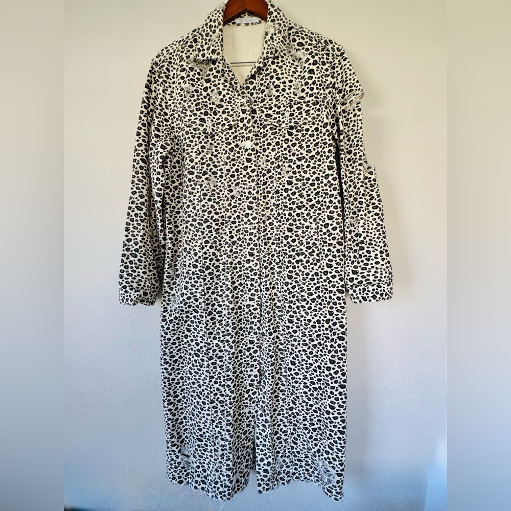 Veveret Distressed Denim Trench Jacket w/Leopard Print - Size Small